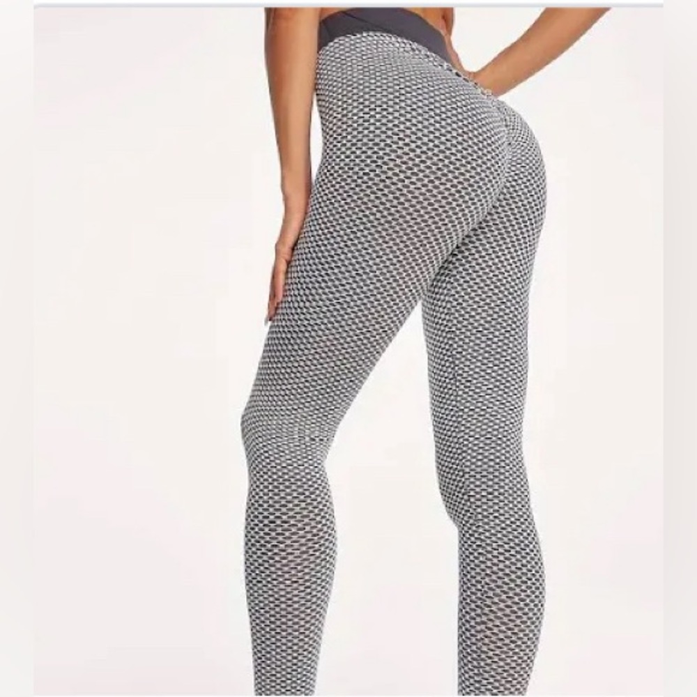Butt defining leggings Size Medium NWOT